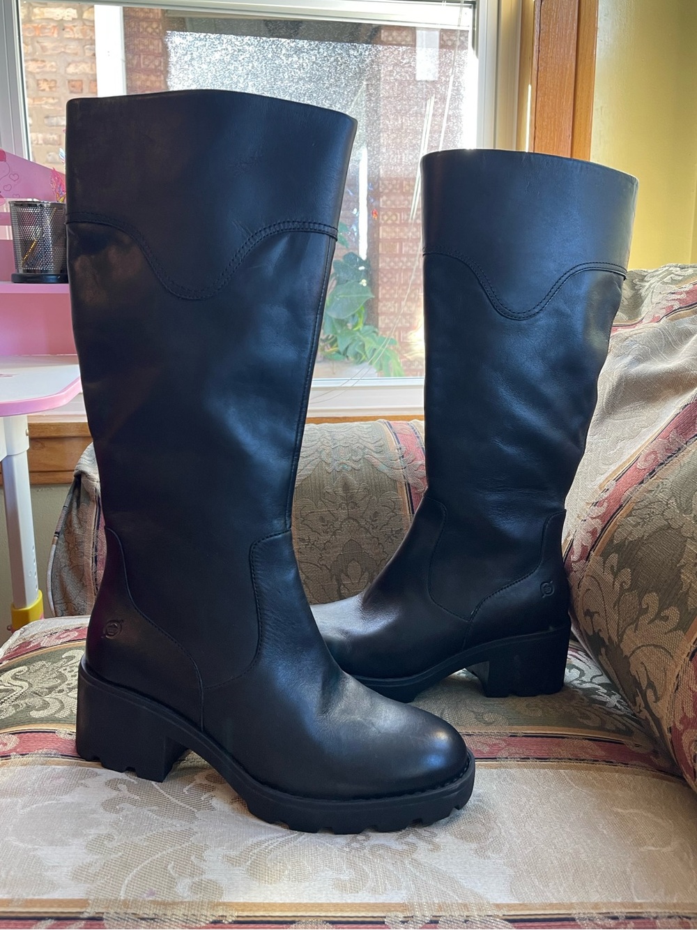 Born Women's Gabriella Comfort Boots. Size 11 Women N26-05